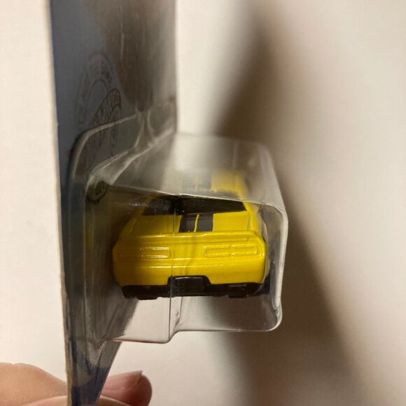 Hot Wheels 2020 Muscle Mania Series #234 '18 Dodge Challenger SRT Demon Yellow - Picture 10 of 11